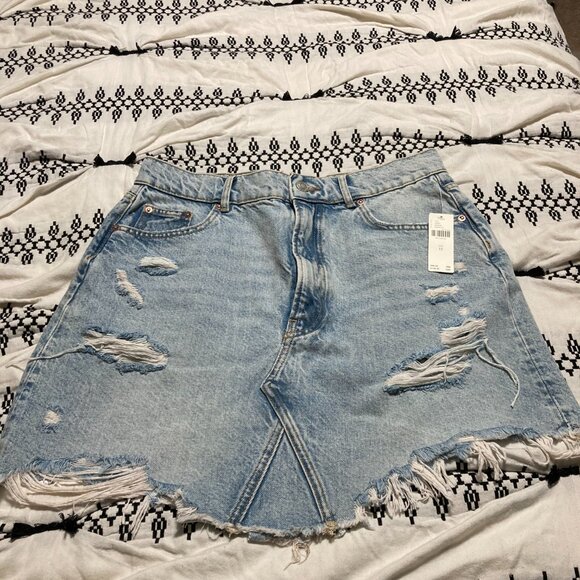 Anthropologie Pilcro Destroyed Denim Mini Skirt in Light Wash NWT Size 12 - Picture 2 of 4